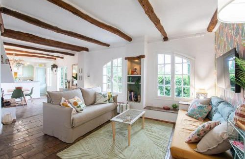 Cagnes-sur-Mer Apartment | Lovely old town house sea view, 1br AC, pool,sauna