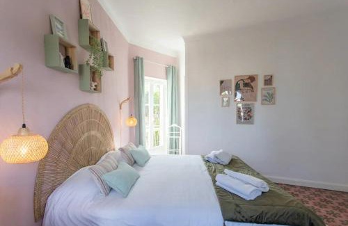 Cagnes-sur-Mer Apartment | Lovely old town house sea view, 1br AC, pool,sauna