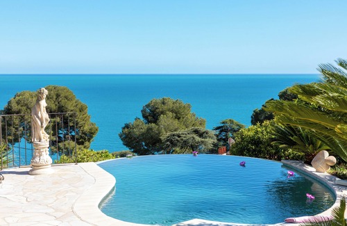 Eze Villa | Luxurious 5-BD Villa, 5 minutes walking to the beach
