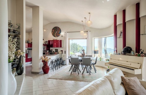 Villeneuve-Loubet Villa | Magnificent Villa with Swimming Pool