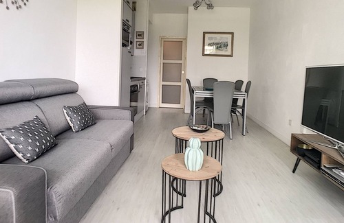 Villeneuve Loubet Beach Apartment | MARINA BAIE DES ANGES Renovated 2-room apartment for 4 Adults and 2 adolescents