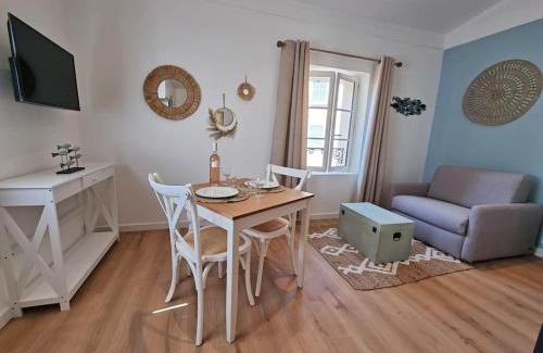 Old Town Apartment | "MER" Climatisé - 2 pas du port -Place aux Herbes