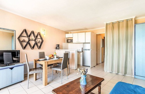 Port Cogolin Apartment | Nice apartment for 4 guests with pool, WIFI, TV, terrace and parking