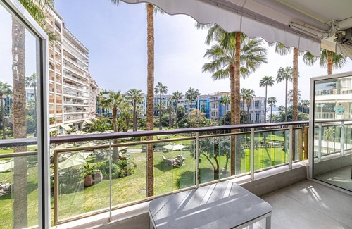 Cannes City Centre Apartment | Ocean Front family apartment at Mondrian Hotel on the Croisette