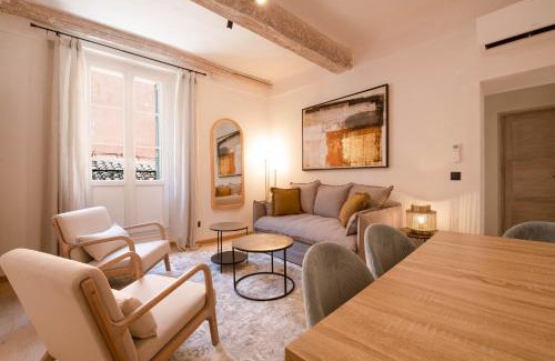 Old Town Apartment | Pick A Flat's Apartments - Heart of Saint-Tropez