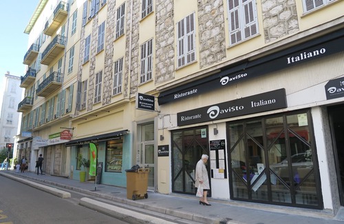 Nice City Centre Apartment | Spacious 2 bed close to sea in Nice