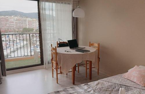 Mandelieu-La-Napoule Apartment | Studio 2pers piscine 10min plage