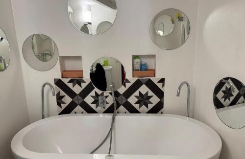 Old Town Apartment | Studio Cosy Saint Tropez Centre