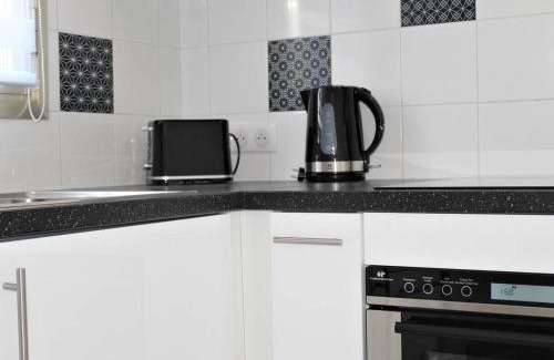 Villeneuve Loubet Beach Apartment | Studio en RDJ avec jardin, plage à 3m, clim et parking, Villeneuve-Loubet - FR-1-252A-74