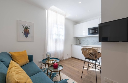 Old Town Apartment | SUPERB RENOVATED APARTMENT 2 steps from the port of SAINT TROPEZ