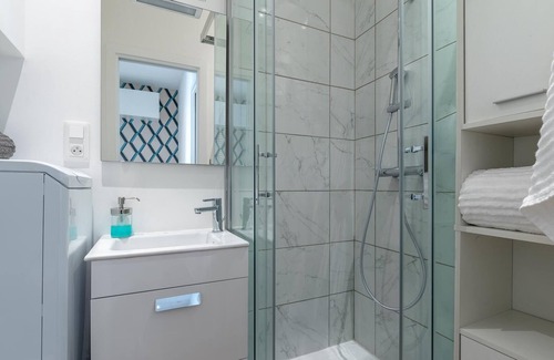 Old Town Apartment | SUPERB RENOVATED APARTMENT 2 steps from the port of SAINT TROPEZ