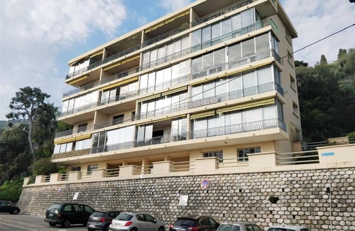 Villefranche-sur-Mer Apartment | Vintage flat on Villefranche bay Free car-park