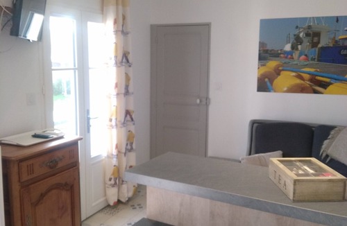 Saint-Gilles-Croix-de-Vie House | 100 M FROM BOISVINET BEACH, SMALL FISHERMAN'S COTTAGE