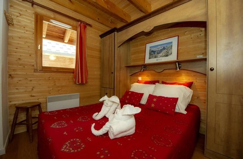 Saint-Francois-Longchamp Apartment | 100m from shops, swimming pool, sauna, balcony, tv, ski locker, 35-40m², Saint-François Longchamp