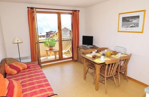 La Toussuire Apartment | 100m from resort center, swimming pool, balcony, parking, tv, ski locker, 30m², La Toussuire