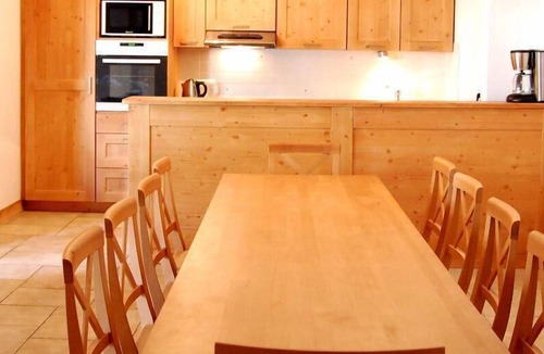 Les Bruyeres Apartment | 100m from shops, Ground floor, view valley, terrace, fireplace or stove, tv, ski locker, 101m²
