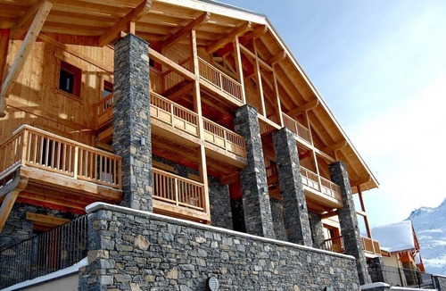 Les Bruyeres Apartment | 100m from shops, Ground floor, terrace, balcony, tv, ski locker, 128m², Les Menuires
