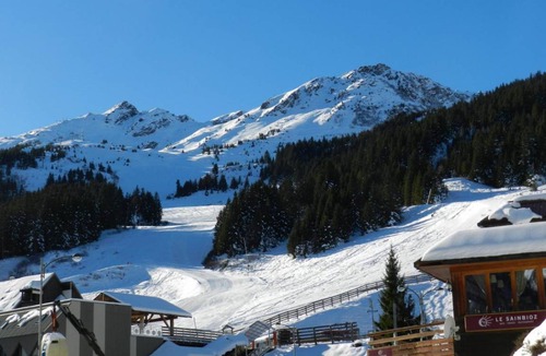Le Pleynet Apartment | 100m from ski slopes, view valley/ski slopes, parking, tv, ski locker, 18m², Les 7 Laux
