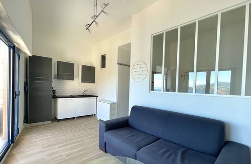 Le Trayas Apartment | 14353 2-room apartment in a very beautiful waterfront residence