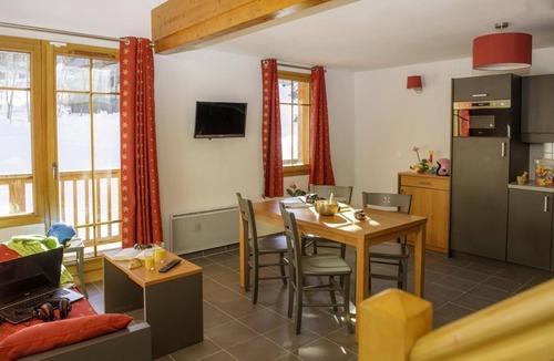 Saint-Colomban-des-Villards Apartment | 150m from resort center, swimming pool, sauna, terrace, balcony, tv, 45m²