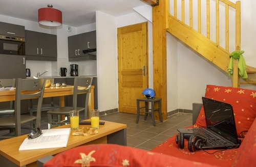 Saint-Colomban-des-Villards Apartment | 150m from resort center, swimming pool, sauna, tv, 40m², Saint Colomban des Villards