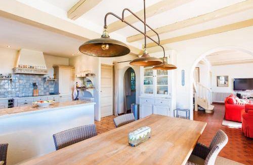 Roquefort-les-Pins Villa | 150 m² Villa ∙ 3 bedrooms ∙ 7 guests