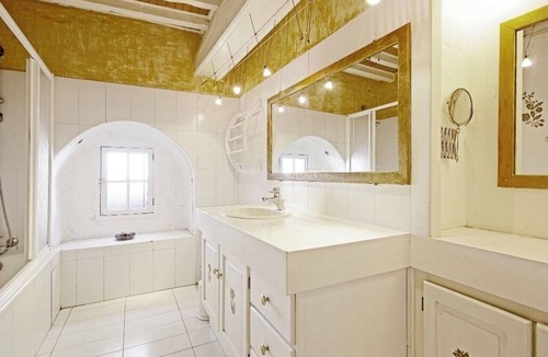 Guiche Bed & Breakfast | 19th century country house with swimming pool, pétanque, games room and spa