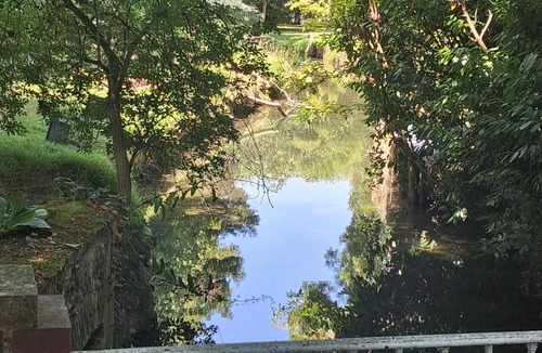 Moree House | 19th-century estate with wooded grounds and a river, near Paris