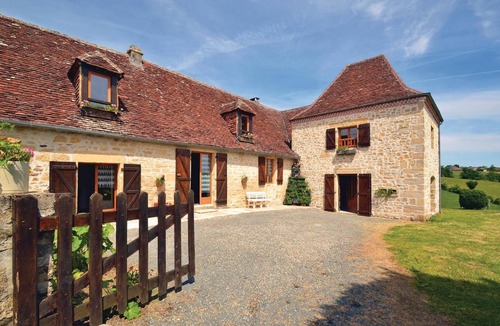 La Chapelle-Saint-Jean House | 2 bedroom awesome home in La-Chapelle-Saint-Jean
