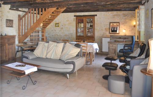 La Chapelle-Saint-Jean House | 2 Bedroom Awesome Home In La-Chapelle-Saint-Jean