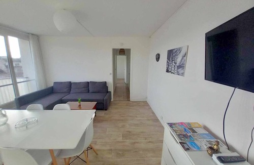 Saint-Vincent Apartment | 2-bedroom apartment (57 m²) with a balcony near the SNCF train station—free Wi-Fi, Netflix, and complimentary coffee and tea