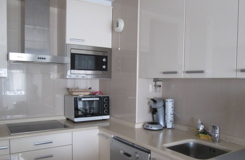Hendaye Apartment | 2-Bedroom Apartment with Air Conditioning, Harbor View, Pool, Covered Parking, Beach 100 m Away, Spain 10 Minutes Away, Wi-Fi