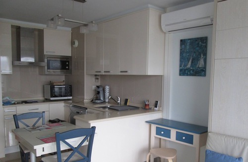 Hendaye Apartment | 2-Bedroom Apartment with Air Conditioning, Harbor View, Pool, Covered Parking, Beach 100 m Away, Spain 10 Minutes Away, Wi-Fi