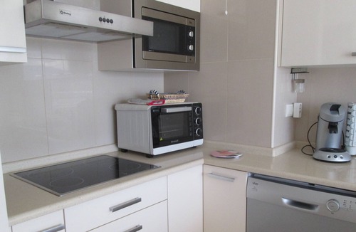 Hendaye Apartment | 2-Bedroom Apartment with Air Conditioning, Harbor View, Pool, Covered Parking, Beach 100 m Away, Spain 10 Minutes Away, Wi-Fi