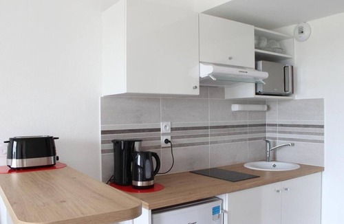 La Rochelle Apartment | 2-Bedroom Apt with Balcony La Rochelle