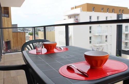 La Rochelle Apartment | 2-Bedroom Apt with Balcony La Rochelle