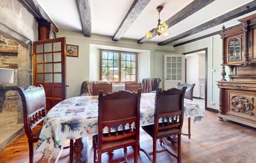 Saint-Julien-pres-Bort House | 2 Bedroom Awesome Home In Sarroux - Saint Julien