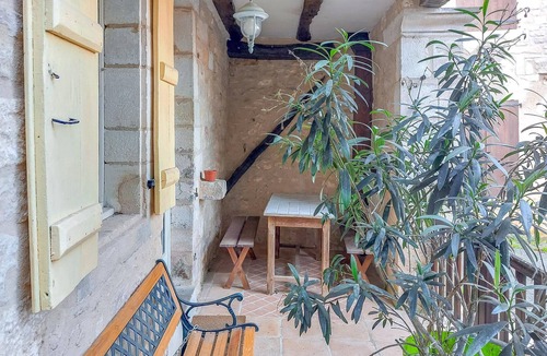 Le Lardin-Saint-Lazare House | 2 bedroom beautiful home in Condat-sur-Vézère