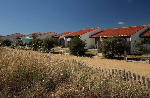 Saint-Hilaire-de-Riez Villa | 2-Bedroom Vacation Rental for 4–6 People
