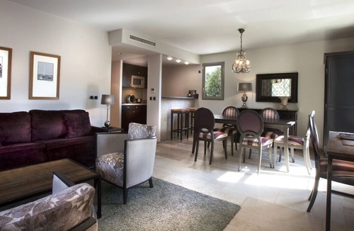 Mougins Apartment | 2 bedroom suite with garden view
