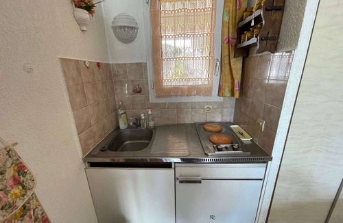 Les Sablettes Apartment | 2 bedrooms in the heart of the seaside resort, sandy beach