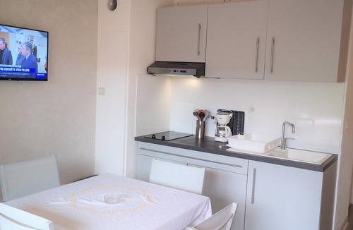 Bastide Giraud Apartment | 2-room apartment Résidence Provençale Air-conditioned Parking Pool 2 km Sea