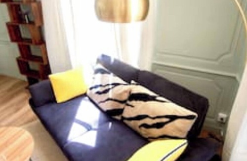 Auch Apartment | 2-room apartment, 17th century building.