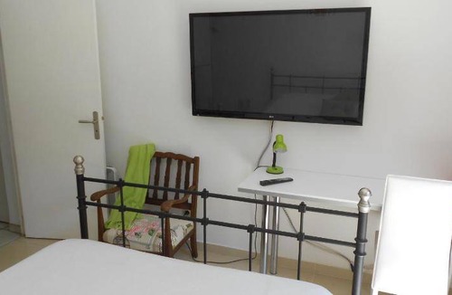 Roquefort-les-Pins Bed & Breakfast | 20 m² Bed and breakfast ∙ 2 guests