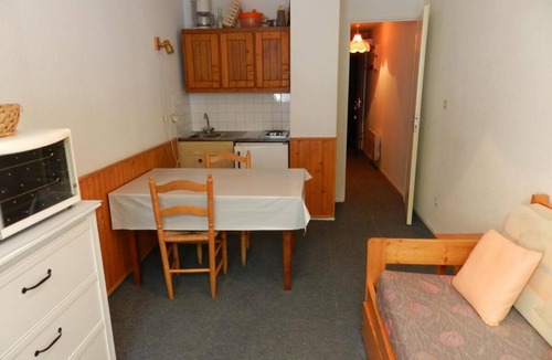Le Pleynet Apartment | 200m from resort center, view valley/ski slopes, balcony, parking, ski locker, 18m², Les 7 Laux