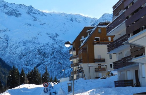 Le Pleynet Apartment | 200m from resort center, view valley/ski slopes, balcony, parking, ski locker, 18m², Les 7 Laux