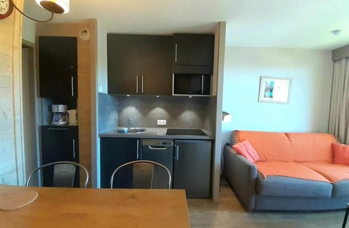 Saint-Julien-Mont-Denis Apartment | 200m from resort center, 4th floor, view mountain, balcony, tv, ski locker, 23m², La Plagne
