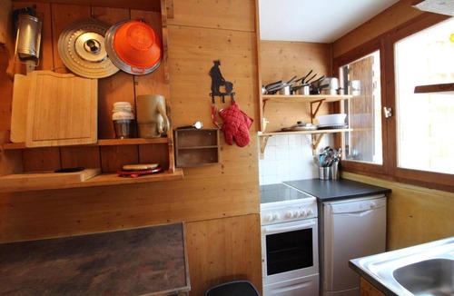 Les Almes Apartment | 200m from resort center, view mountain, terrace, tv, ski locker, 70m², Tignes
