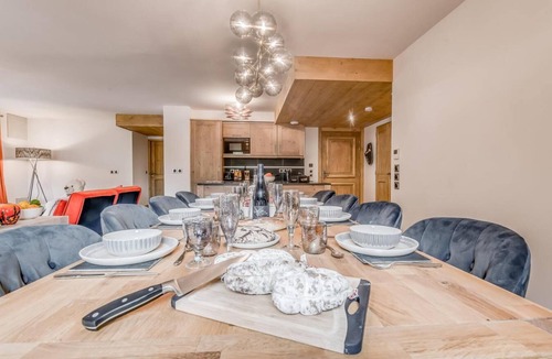 Les Boisses Apartment | 200m from resort center, 6th floor, swimming pool, sauna, hammam, balcony, fireplace or stove, tv