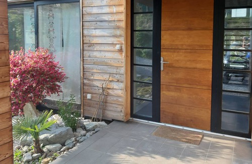 Neuvecelle House | 2013 architect's villa with heated swimming pool, lake views, 100 m from the beaches